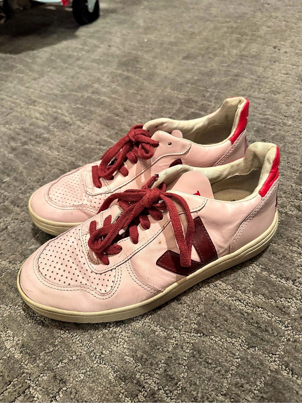 VEJA V-10 Women's Sneakers Pink Red US 7